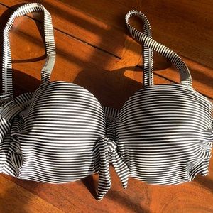 Venus D Bikini Top like new